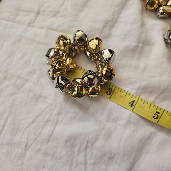 Holly Berry Set of 4 Placemat/Napkin w Gold/Silver Tone Jingle Bell Napkin Rings - Picture 16 of 16